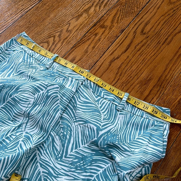 Talbots aqua tropical print ladies shorts. Size 18W Petite. Excellent condition - Picture 6 of 8